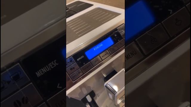 غسل مكينة ديلونجي اليتا كابتشينو Eletta Cappuccino Top ECAM 45.760.W смотреть онлайн