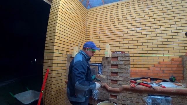 Барбекю комплекс из кирпича ручной формовки с мини русской печью смотреть онлайн