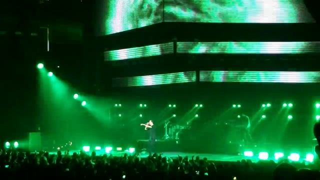 G-Eazy debuts a new song at his Oracle Arena sold out show in Oakland. December 14. смотреть онлайн