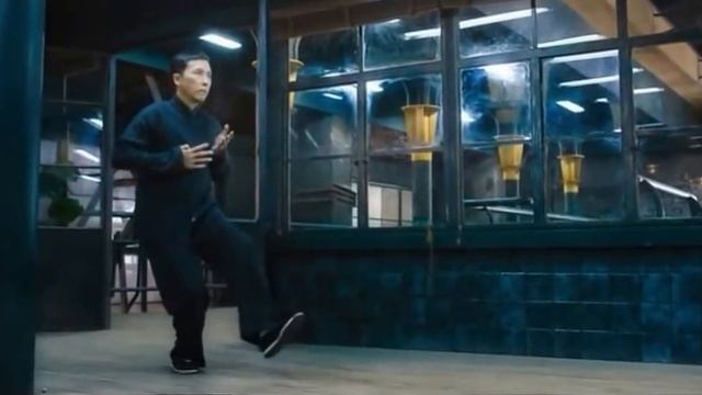 боксер Майк Тайсон против каратиста (хотя он кунгфуист) Ип Мана. смотреть онлайн