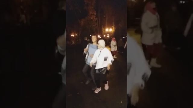 Харьков,танцы в парке,"Мама Мария" смотреть онлайн
