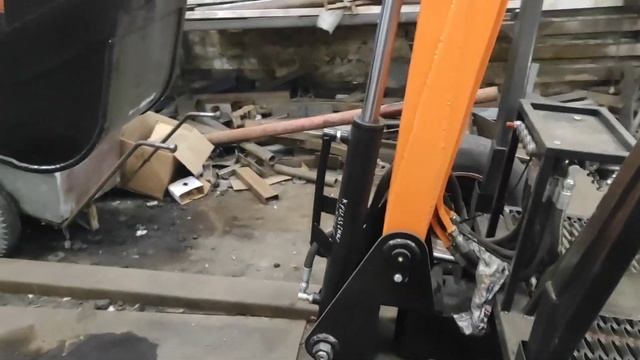 МИНИЭКСКАВАТОР  Краткий обзор прицепного мини-экскаватора.   Узлы и детали экскаватора.