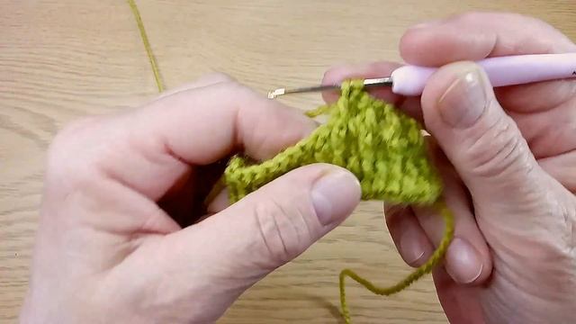 Рельефные лицевые и изнаночные столбики с  накидом.