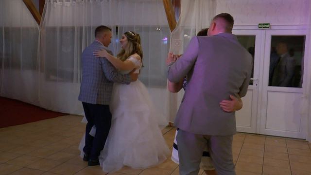 Laura és Gábor esküvője смотреть онлайн