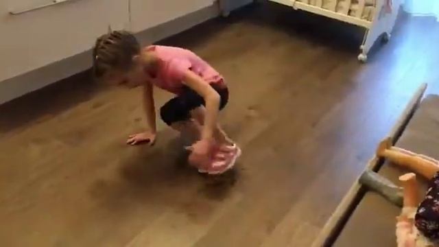 Брейкинг онлайн, педагог Владимир - неделя 1 смотреть онлайн