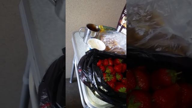 Как правильно есть клубнику смотреть онлайн