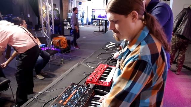 Behringer Odyssey Synth Hands-On Demo смотреть онлайн