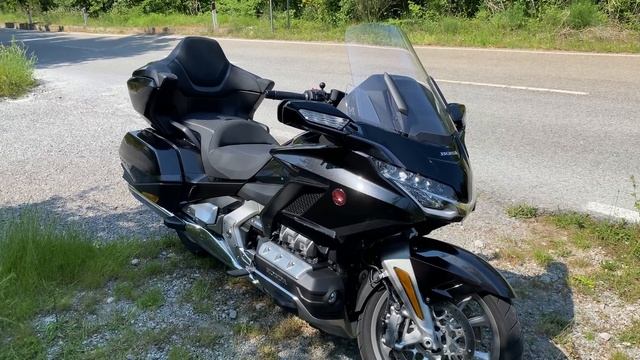 Consumi carburante e bug su Goldwing Tour DCT Tour 2021 смотреть онлайн