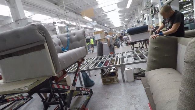 Работа на мебельной фабрике. Третья часть (обивка мягкой мебели) смотреть онлайн