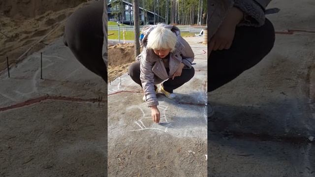 КАК СОЗДАЕТСЯ ДВИЖЕНИЕ ПРИ УКЛАДКЕ ДОРОЖЕК ИЗ ИСКУССТВЕННОГО И НАТУРАЛЬНОГО КАМНЯ смотреть онлайн