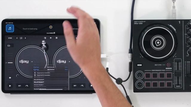 Connecting an iPad to a DJ Controller - Full Guide (Bluetooth & USB) смотреть онлайн