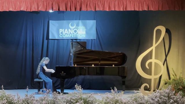 Медведева Наталия, 16 лет, Ф. Лист - Этюд по Паганини № 2 ми бемоль мажор, педагог Письмак И. А. смотреть онлайн