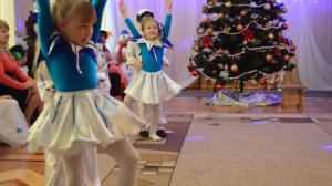 утренник 26.12.2014 танец звездочек с космонавтами