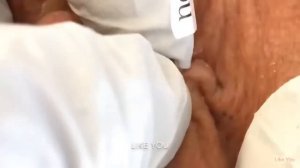 Выдавливание чёрных точек НОВОЕ! Удаление чёрных точек за ухом  Чистка лица  Прыщи   выдавливание!