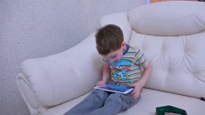 Дети САМИ РАСПАКОВАЛИ подарки ! Что внутри коробки?