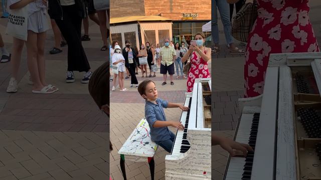 Two amazing talented 6-year-old kids playing duet on a public street piano смотреть онлайн