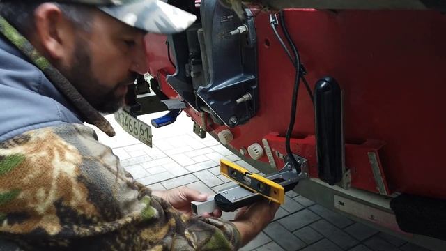 установка датчика эхолота на примере датчика Lowrance