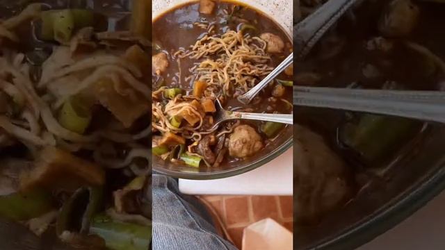 Суп тайский с кровью за 70 батиков.