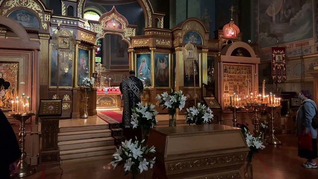 30 апреля 15:00 Вечерня с выносом Плащаницы смотреть онлайн