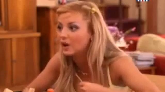 Закадровый смех каждую долю сикунды. Обожаю. ВКонтент смотреть онлайн