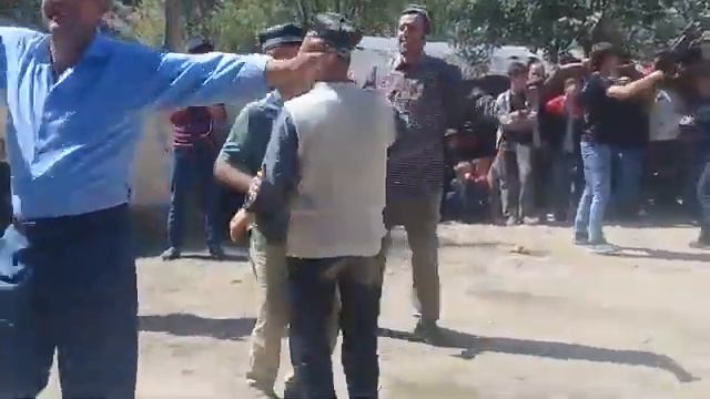 туй дар дехаи вистан смотреть онлайн