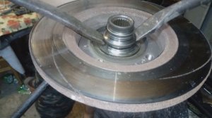 Тонкости при замене подшипника передней ступицы ВАЗ 2114.