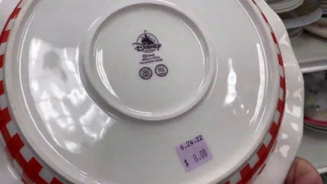 THRIFT WITH ME // Thrifting A Surprise 50% Off Sale For Movies & Retro Toys At Liberty Thrift смотреть онлайн