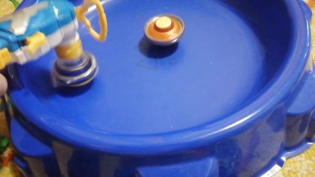 1 Большой Набор Инфинити Надо Против Малышей Бейблэйд Бёрст 2 Часть смотреть онлайн