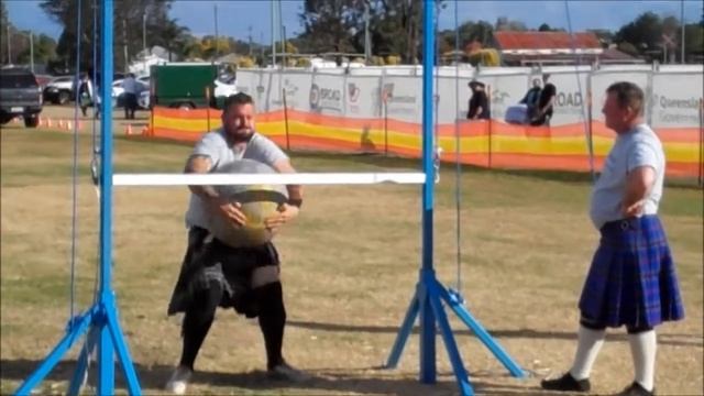 Stone Lifting - 105 kg Weight, Highland Games Event смотреть онлайн