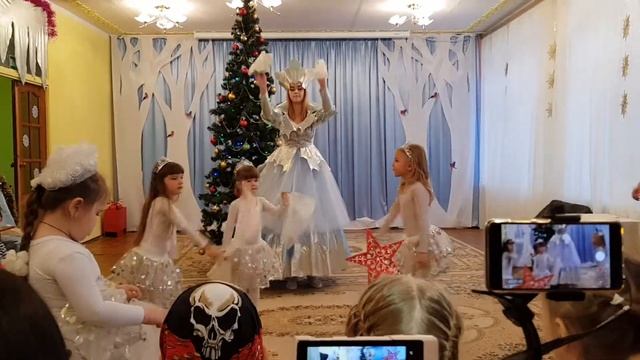 Лада. Танец Снежинок. НГ 2018 смотреть онлайн