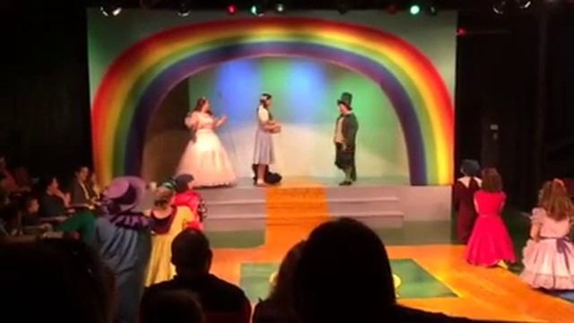Emma as a munchkin in Munchkinland. смотреть онлайн