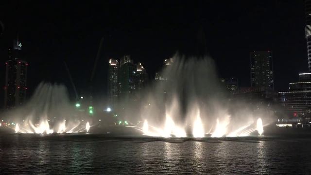 Самые шикарные фонтаны мира в Дубае танцуют под песню великой Аллы Пугачевы. смотреть онлайн