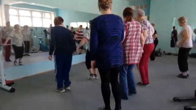 Моя бабушка ходит на танцы!? смотреть онлайн