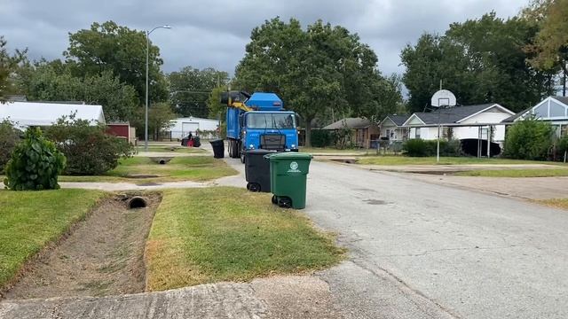 COH 46697:Autocar heil python on trash смотреть онлайн