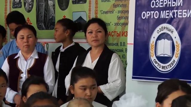 Ч.Айтматовдун 8 томдук китептери Озерный мектебине тапшырылды смотреть онлайн