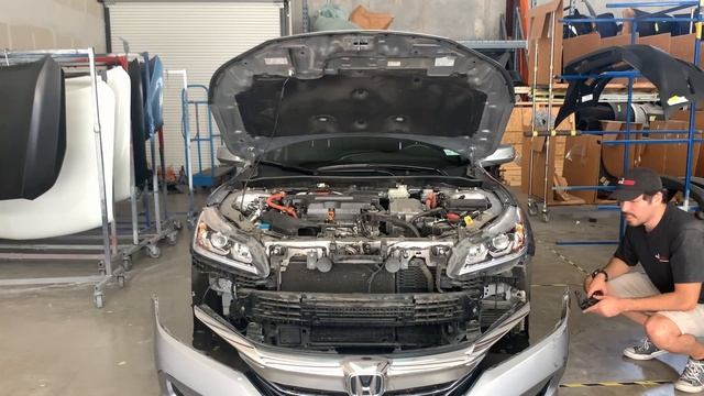 2016-2017 Honda Accord Hybrid front bumper & grille removal | ReveMoto смотреть онлайн
