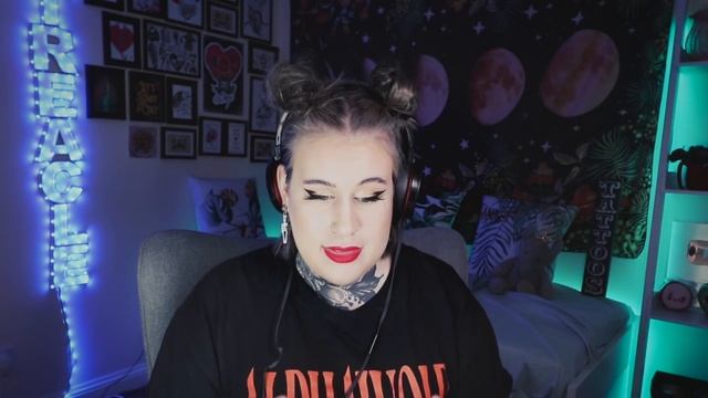 Tattoo Enthusiast Reacts To: In Defense of Micro Tattoos: Pony Lawson смотреть онлайн