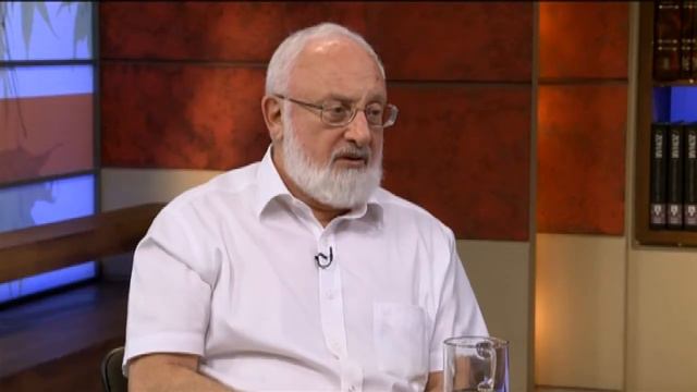 Бездомный и академик - за одним столом смотреть онлайн