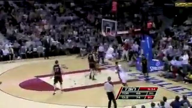 Chris Bosh Takes an Elbow [Tue 6th Apr, 2010] смотреть онлайн