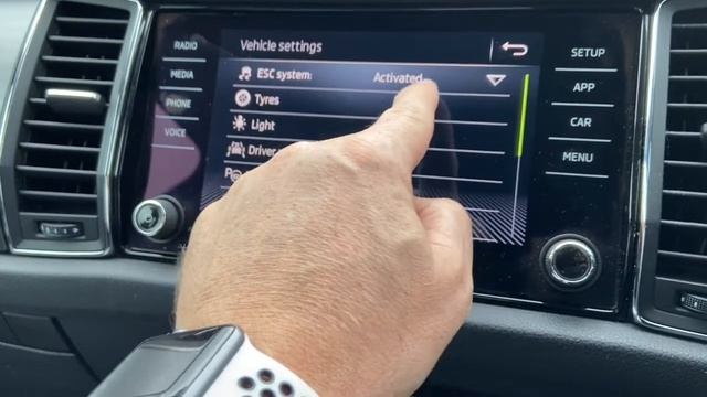 Turning Off ESC, Electronic Stability Control On Skoda Kodiaq смотреть онлайн