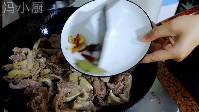 花195買4斤牛雜做火鍋，一鍋全是肉，一家七口吃的真滿足！【牛雜煲】