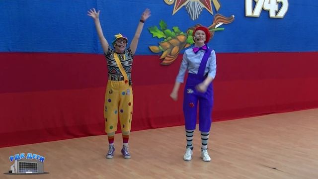 Винтик и Шпунька - "Сидим дома, не скучаем - танцуем, песни поём, много интересного узнаём" смотреть онлайн