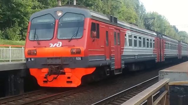 ЭД4М-0300 На станции Чертаново смотреть онлайн