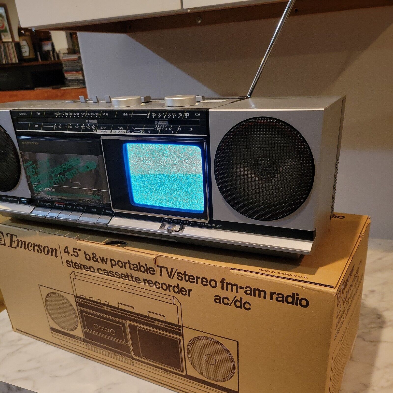 Vintage EXCELLENT  EMERSON-XLC 450--- AM-FM CASSETTE  TV BOOMBOX -ТАЙВАНЬ