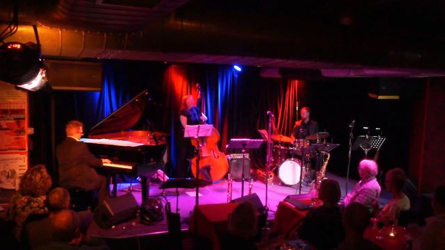 Blue In Green (Bill Evans / Miles Davis) & Dolphin Dance' (Herbie Hancock) - The Rodric White Trio смотреть онлайн