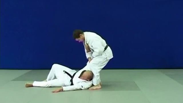 Sode tsurikomi goshi - Бросок через бедро с обратным захватом (захватом двух рукавов) смотреть онлайн