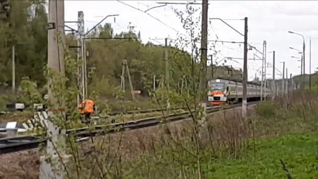 Отправление ЭГ2Тв-007 рейсом "Столбовая - Новоиерусалимская" и прибытие ЭП2Д-0077. Ст. Львовская смотреть онлайн