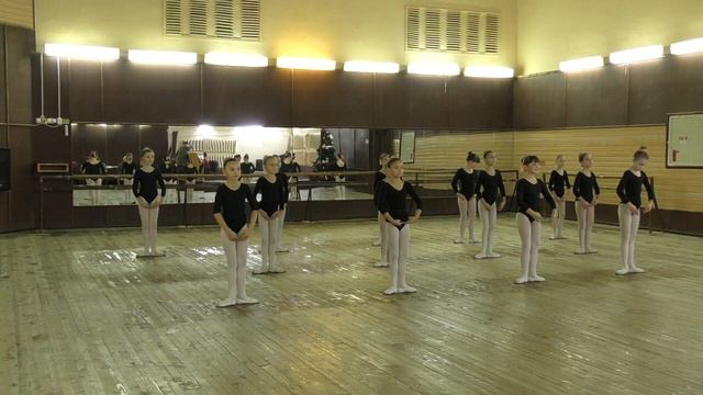 Хореографія . Екзамен 3 класу. Класичний танць. Народно-сценічне відділення. Чернігів 20.12.2019 смотреть онлайн