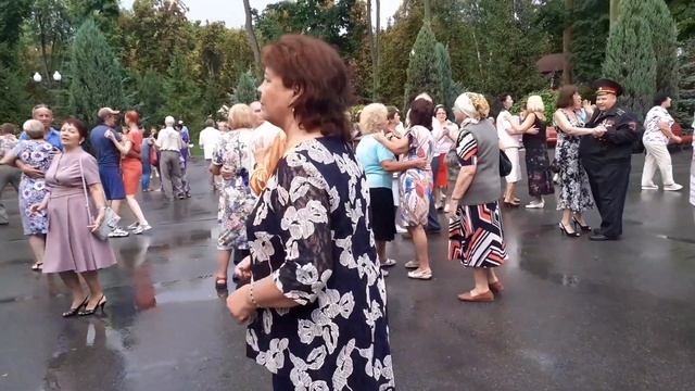И СКУЧАЮ И ТОСКУЮ, НЕ ТАКАЯ ТЫ КАК ВСЕ!???/ТАНЦЫ В ПАРКЕ ГОРЬКОГО ХАРЬКОВ СЕНТЯБРЬ 2021 смотреть онлайн