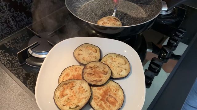 Potrei mangiare queste melanzane ogni giorno! Ricetta italiana all'aglio più deliziosa al mondo! смотреть онлайн